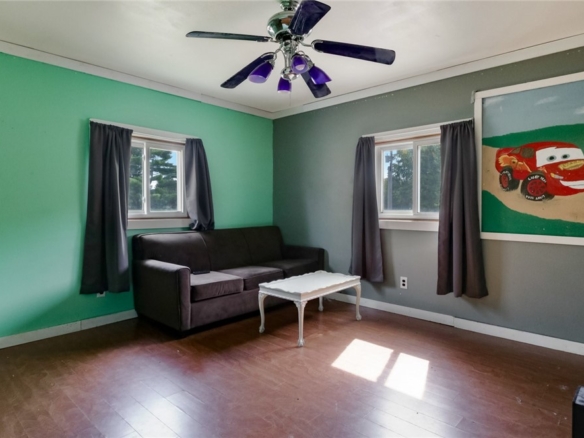 Residentialhouse for sale picture with an address of  816 8th Street in Cornell and a list price of 224900