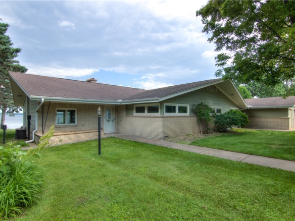 Residentialhouse for sale picture with an address of  8303 163rd Street in Chippewa Falls and a list price of 799000