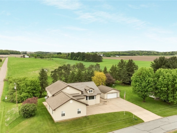 Residentialhouse for sale picture with an address of  9020 120th Avenue in Bloomer and a list price of 424900