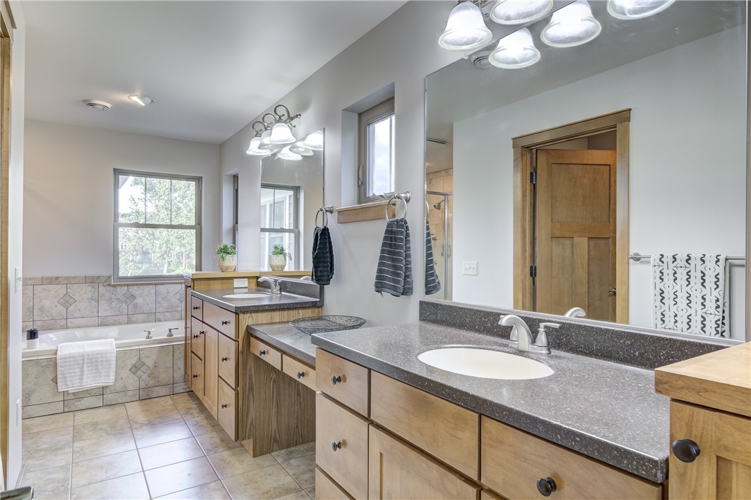 907-Sandalwood-Altoona-WI-54720-4