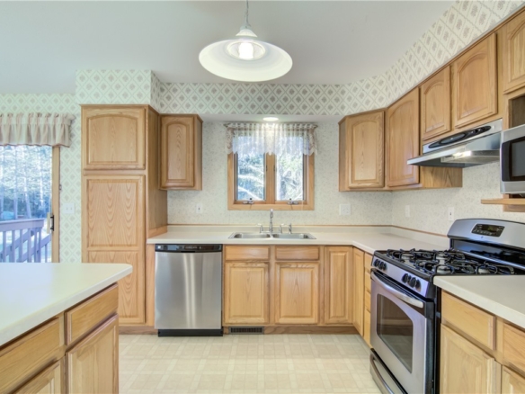 Residentialhouse for sale picture with an address of  9875N Fairway Drive  in Hayward and a list price of 220000