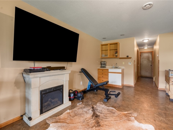 Residentialhouse for sale picture with an address of     in Boyd and a list price of 634000