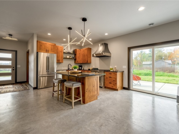 Residentialhouse for sale picture with an address of  E4165 667th Avenue in Menomonie and a list price of 825000