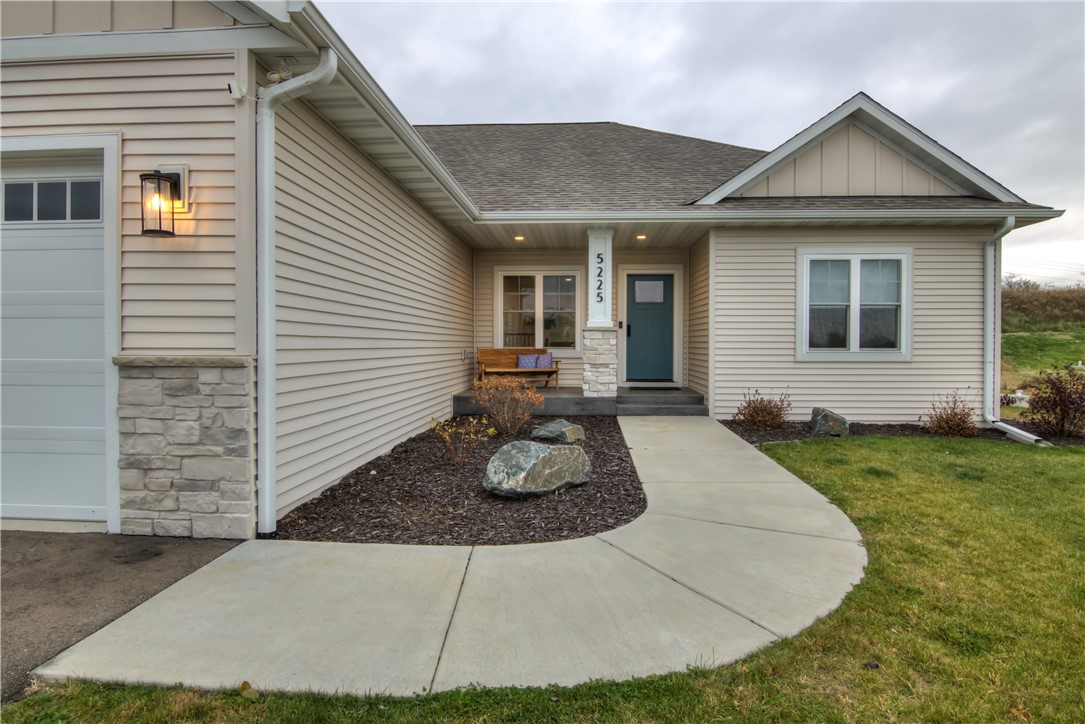 E5225-Queens-Eleva-WI-54738-6