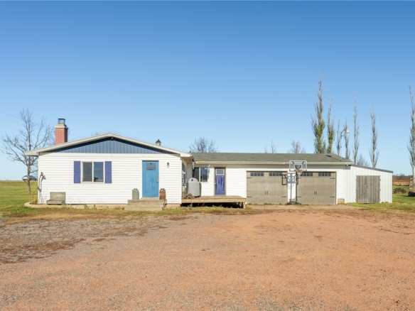 Residentialhouse for sale picture with an address of  N15564 Highway 73  in Thorp and a list price of 195000