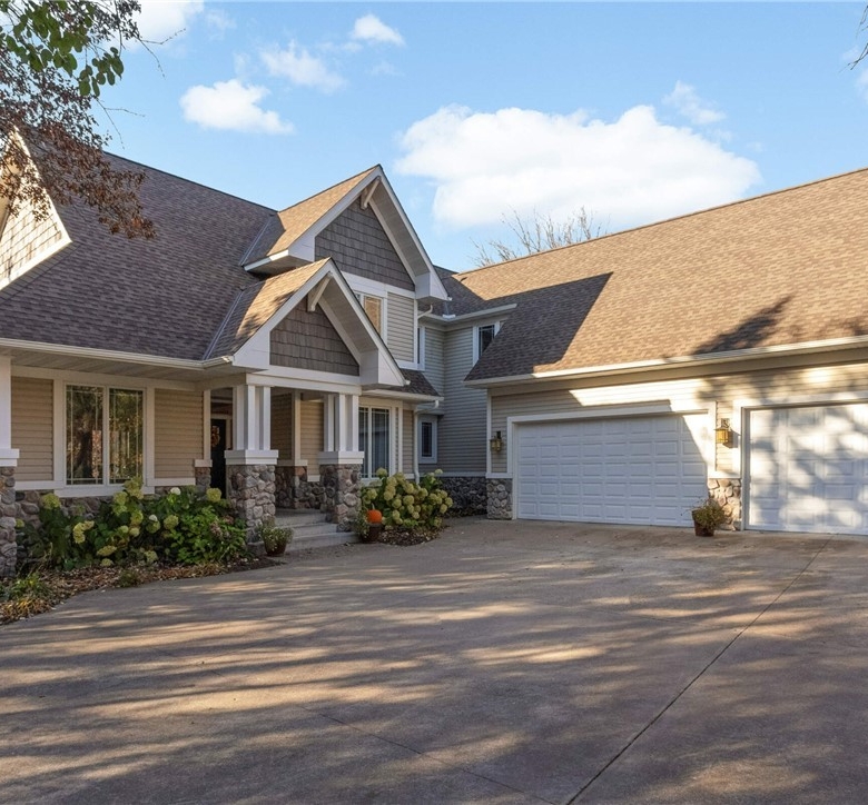 Residentialhouse for sale picture with an address of  N7177 1280th St 1280th Street in River Falls and a list price of 2500000