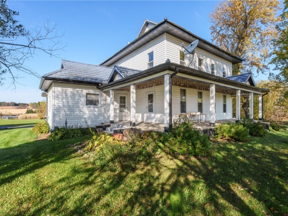 Residentialhouse for sale picture with an address of  S13542 Hwy 53  in Osseo and a list price of 605000