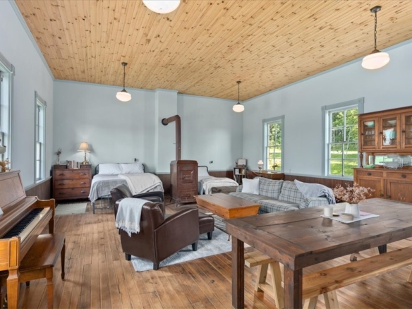 Residentialhouse for sale picture with an address of  W1297 450th Avenue in Elmwood and a list price of 275000