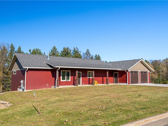 Residentialhouse for sale picture with an address of  1229 Eagle Court in Ladysmith and a list price of 424900