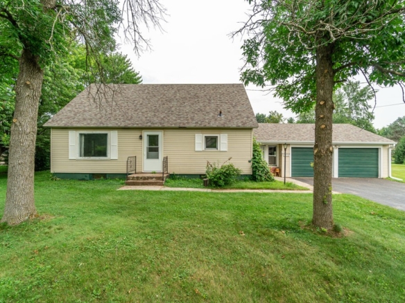 Residentialhouse for sale picture with an address of  13058 40th Avenue in Chippewa Falls and a list price of 299000
