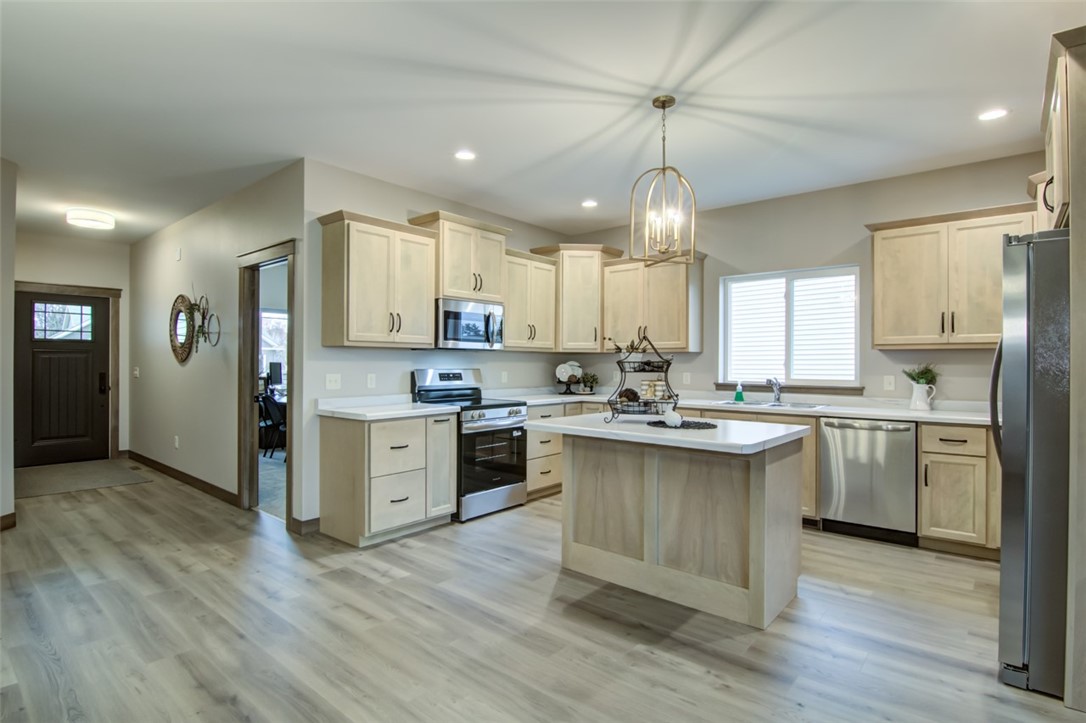 1372-Pebble-Beach-Altoona-WI-54720-3