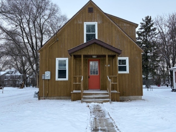 Residentialhouse for sale picture with an address of  13918 Pine Street in Osseo and a list price of 199900