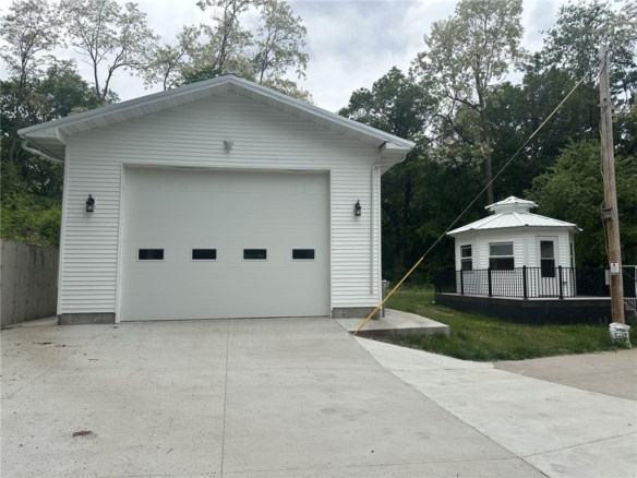 Residentialhouse for sale picture with an address of  1404 Silver Mine Drive in Eau Claire and a list price of 325000