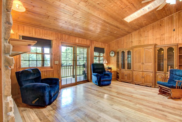 141-18-12-Dallas-WI-54733-2