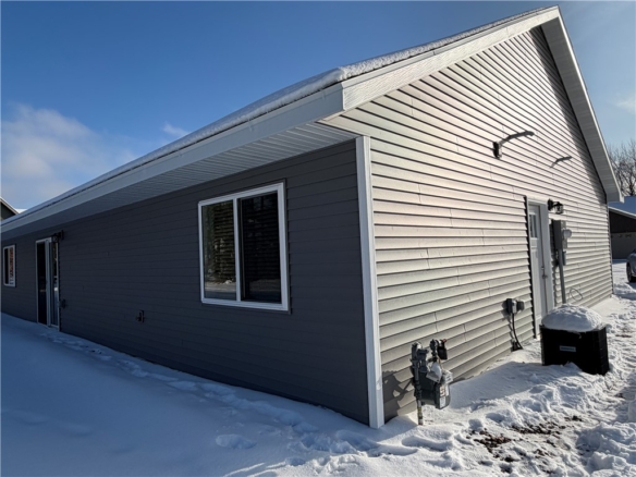 Residentialhouse for sale picture with an address of  15744 Logan Lane in Hayward and a list price of 290000