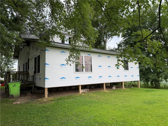 Residentialhouse for sale picture with an address of  1600 Main Street in Gilman and a list price of 350000