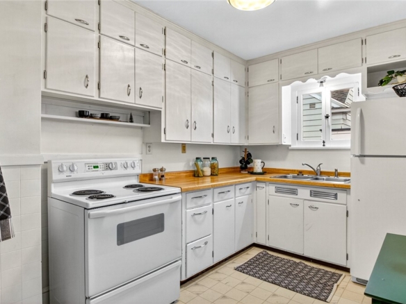 Residentialhouse for sale picture with an address of  1803 Emery Street in Eau Claire and a list price of 239900