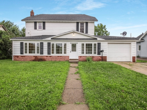 Residentialhouse for sale picture with an address of  19 Gates Street in Rice Lake and a list price of 219000