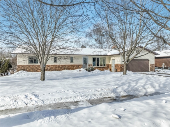 Residentialhouse for sale picture with an address of  1948 Declaration Drive in Eau Claire and a list price of 409900