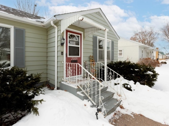 Residentialhouse for sale picture with an address of  2009 Valmont Avenue in Eau Claire and a list price of 259900