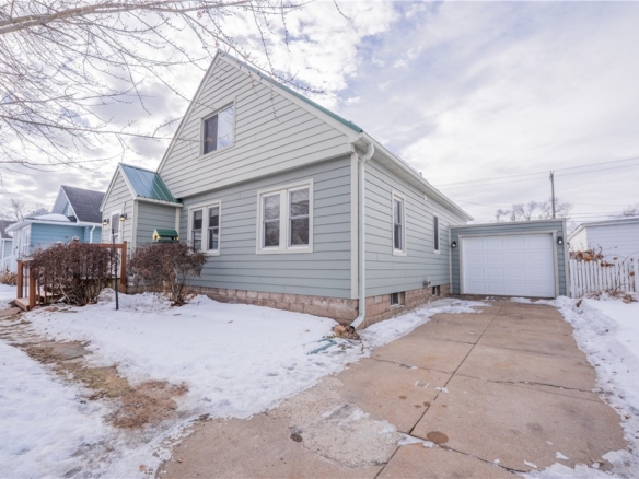 Residentialhouse for sale picture with an address of  2022 8th Street in Eau Claire and a list price of 255000
