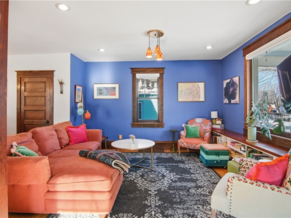 Residentialhouse for sale picture with an address of  210 Michigan Street in Eau Claire and a list price of 259900