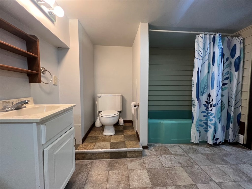 2202-Broadway-Menomonie-WI-54751-4