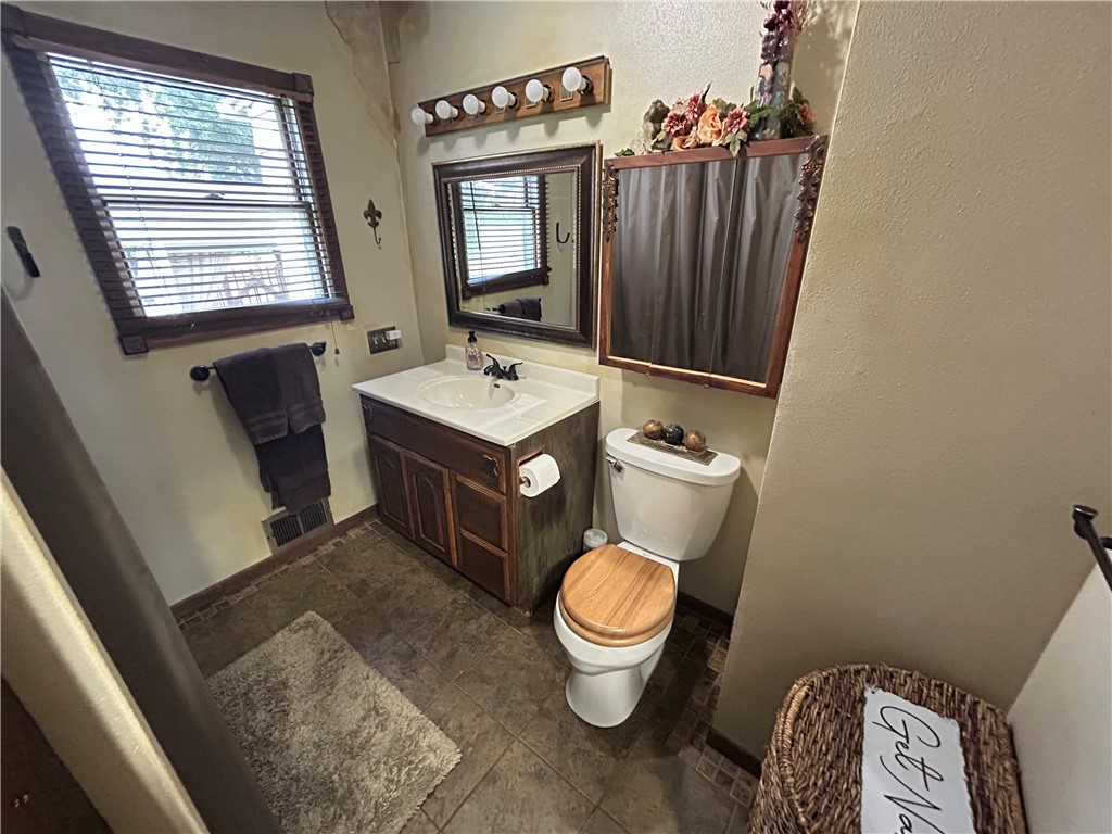 2226-Valley-View-Eau-Claire-WI-54703-3