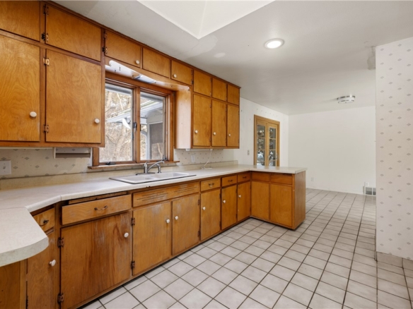 Residentialhouse for sale picture with an address of  2312 Hillside Road in Altoona and a list price of 289900