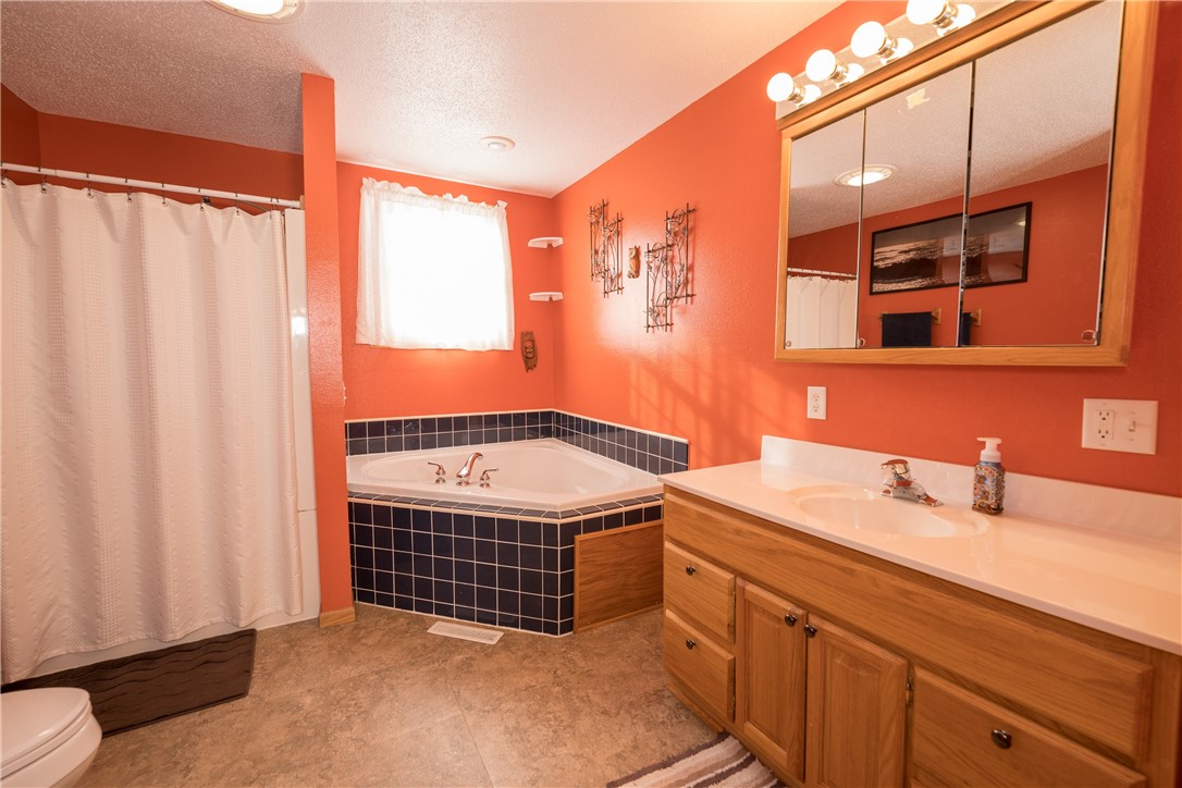 255-Vine-Mondovi-WI-54755-4