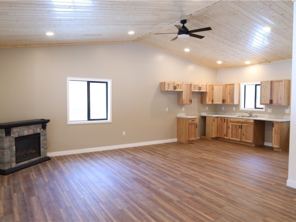 Residentialhouse for sale picture with an address of  29086 Deerpath Pass in Danbury and a list price of 299000