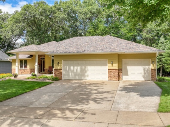 Residentialhouse for sale picture with an address of  3122 Anric Drive in Eau Claire and a list price of 664900