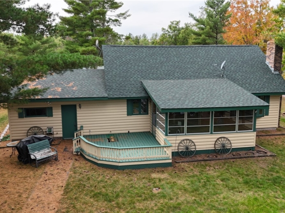 Residentialhouse for sale picture with an address of  31302 Castle Drive in Danbury and a list price of 624900