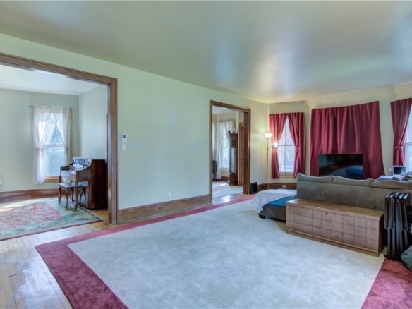 Residentialhouse for sale picture with an address of  324 Coleman Street in Chippewa Falls and a list price of 280000