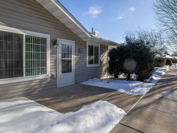 Residentialhouse for sale picture with an address of  3330 Robin Meadows Lane in Eau Claire and a list price of 165000