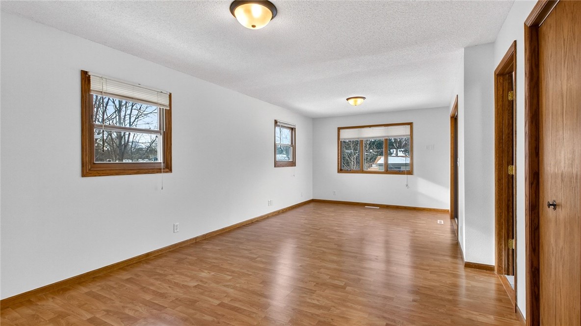 3352-McIvor-Eau-Claire-WI-54701-1