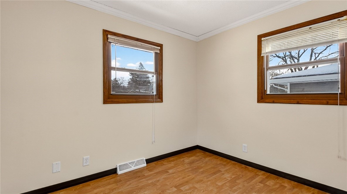 3352-McIvor-Eau-Claire-WI-54701-4