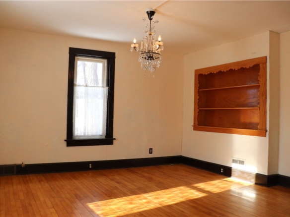 Residentialhouse for sale picture with an address of  35725 5th Street in Independence and a list price of 224000