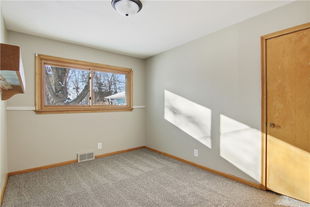 401-Long-Eau-Claire-WI-54703-3