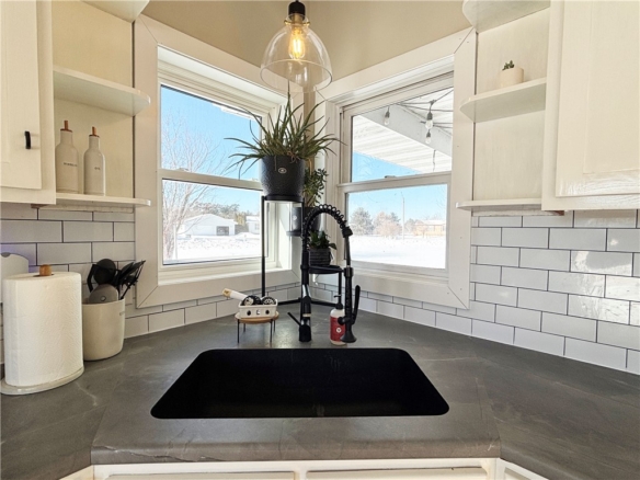 Residentialhouse for sale picture with an address of  419 Babes Lane in Cameron and a list price of 373700