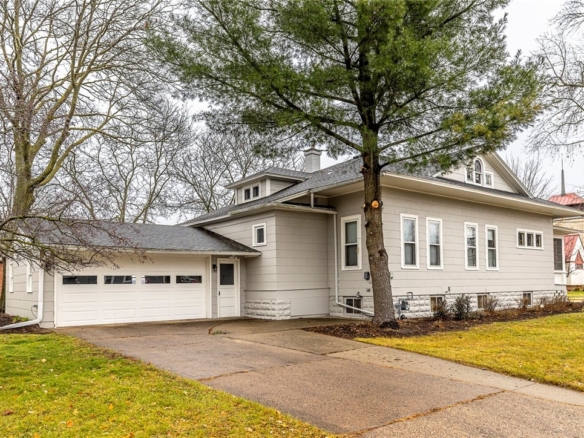 Residentialhouse for sale picture with an address of  421 Harrison Street in Black River Falls and a list price of 289000