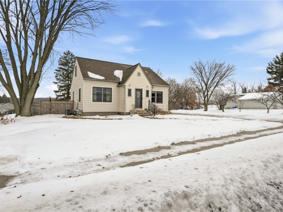 Residentialhouse for sale picture with an address of  4903 Jeffers Road in Eau Claire and a list price of 200000