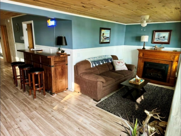 Residentialhouse for sale picture with an address of  4980 Tri Lakes Road in Superior and a list price of 320000