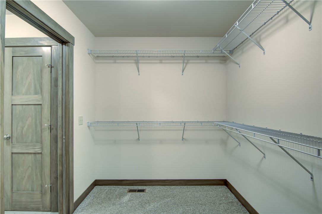 599-Hagman-Eau-Claire-WI-54703-9