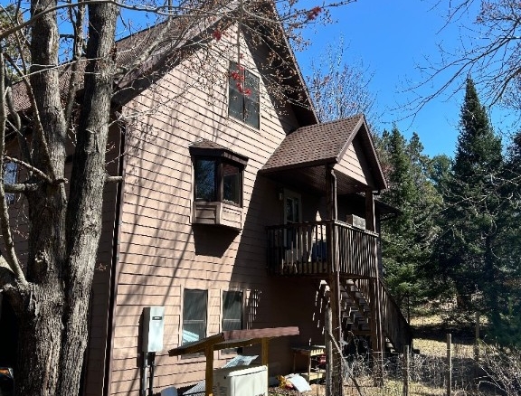 Residentialhouse for sale picture with an address of  6000 Smith Lake Road in Barnes and a list price of 629700