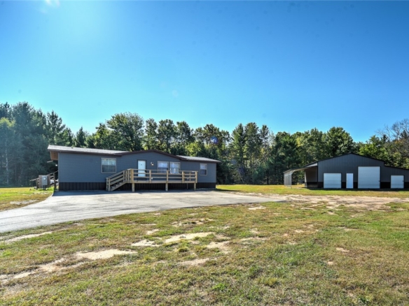 Residentialhouse for sale picture with an address of  6239 Peterson Road in Webster and a list price of 199000