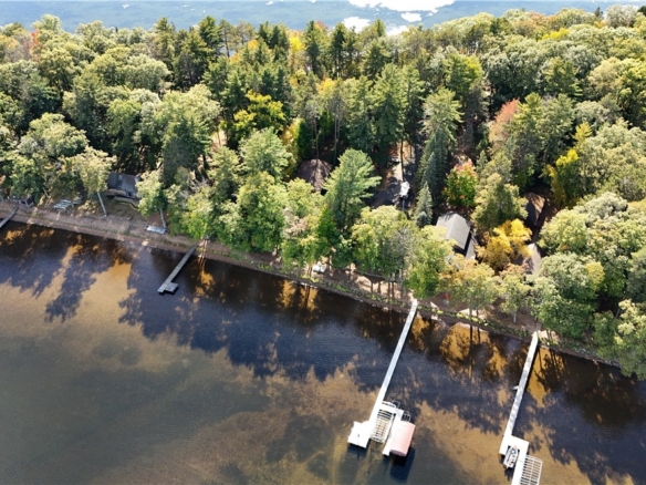 Residentialhouse for sale picture with an address of  6874N Victory Heights Circle in Stone Lake and a list price of 899000