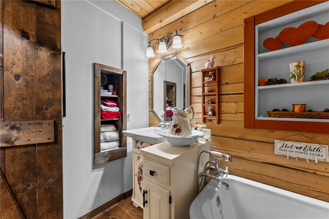 6940-Lumberjack-Danbury-WI-54830-4