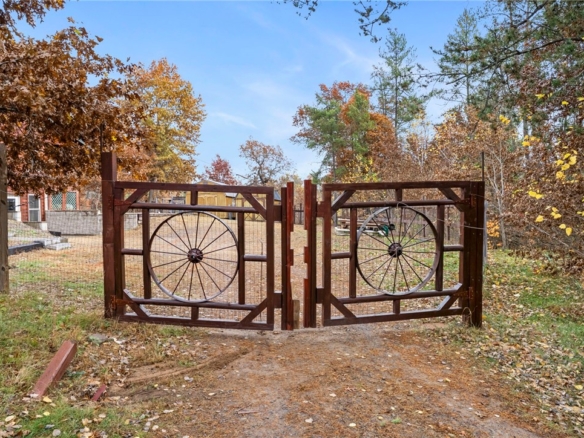 Residentialhouse for sale picture with an address of  6940 Lumberjack Trail in Danbury and a list price of 474900