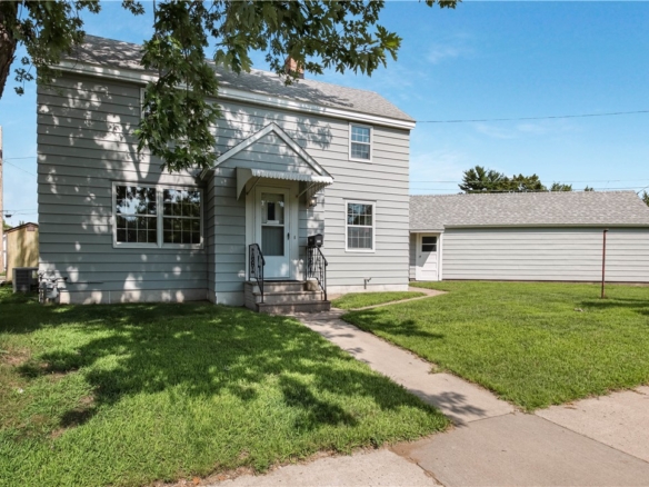 Residentialhouse for sale picture with an address of  723 Huebsch Boulevard in Eau Claire and a list price of 255000